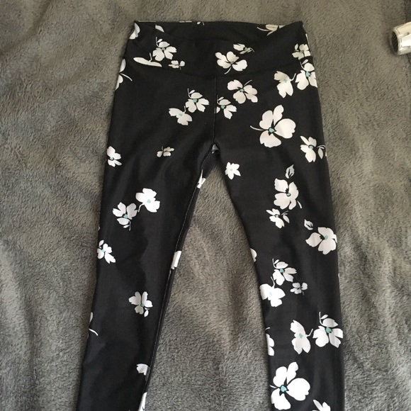 Fabletics Salar Printed Powerhold Flower Leggings - Picture 4 of 8